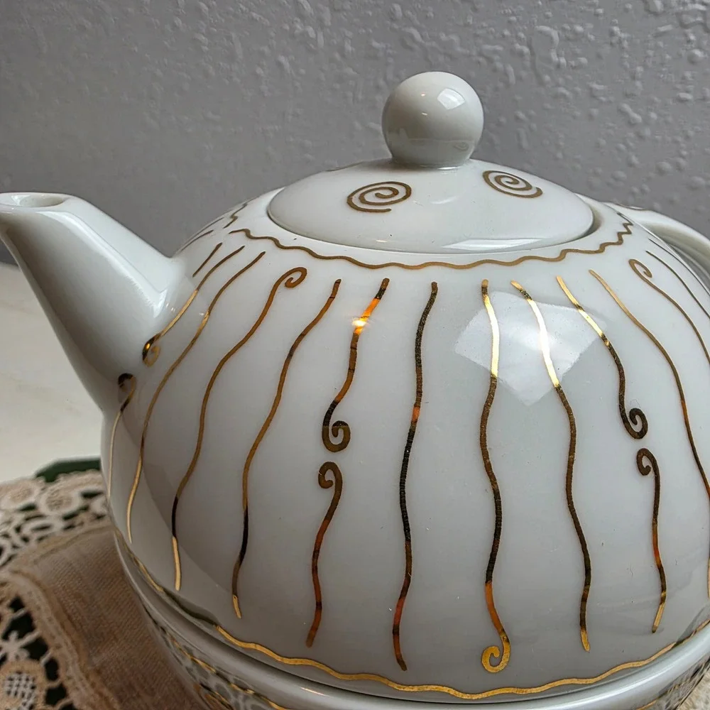 Pottery‎ Barn 'Nile' White Porcelain Tea-For-1 Gold Wavy Line & Spiral Pot & Cup